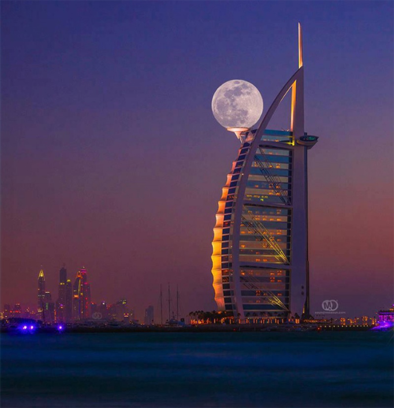 Perfectly Timed Photos Burj Al-Arab